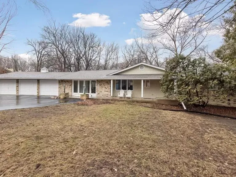 20565 Linden Rd — Photo 2