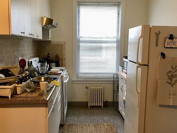 2nd image of 2338 28th St APT 2R