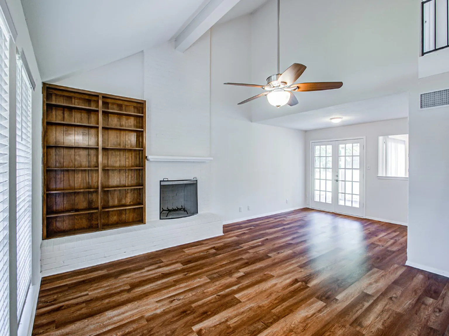 3 bed, 2.0 bath, 1512 sqft, $2,000 — Photo 2