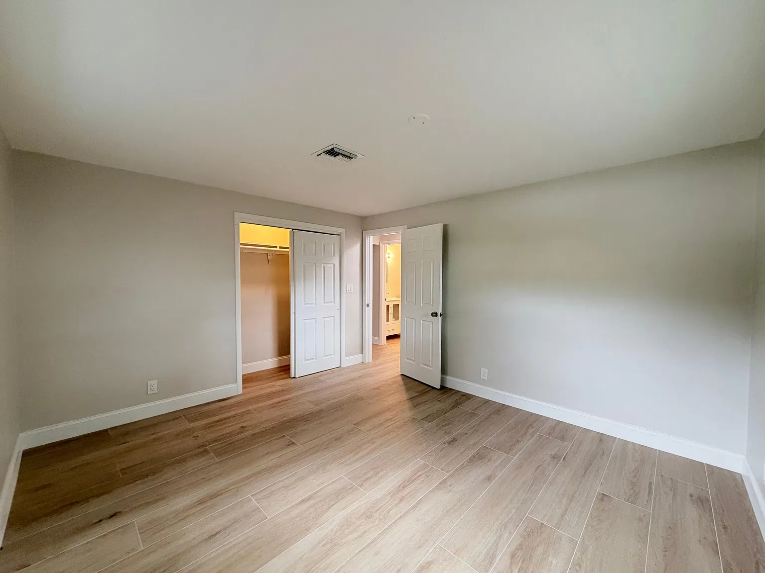 2 bed, 1.0 bath, 2217 sqft, $2,950 — Photo 4