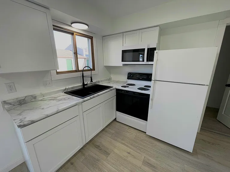 903 Genrich St #C — Photo 3