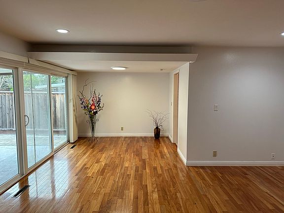 5th image of 866 Rose Blossom Dr