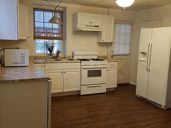 Newly upgraded kitchen/dining