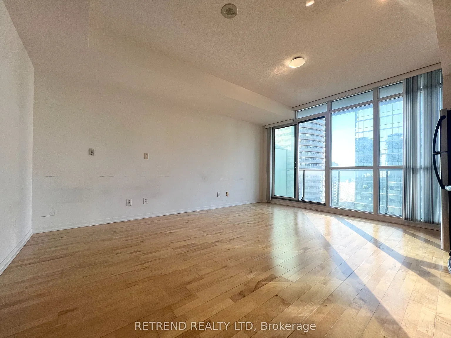 Studio, $2,000 — Photo 2