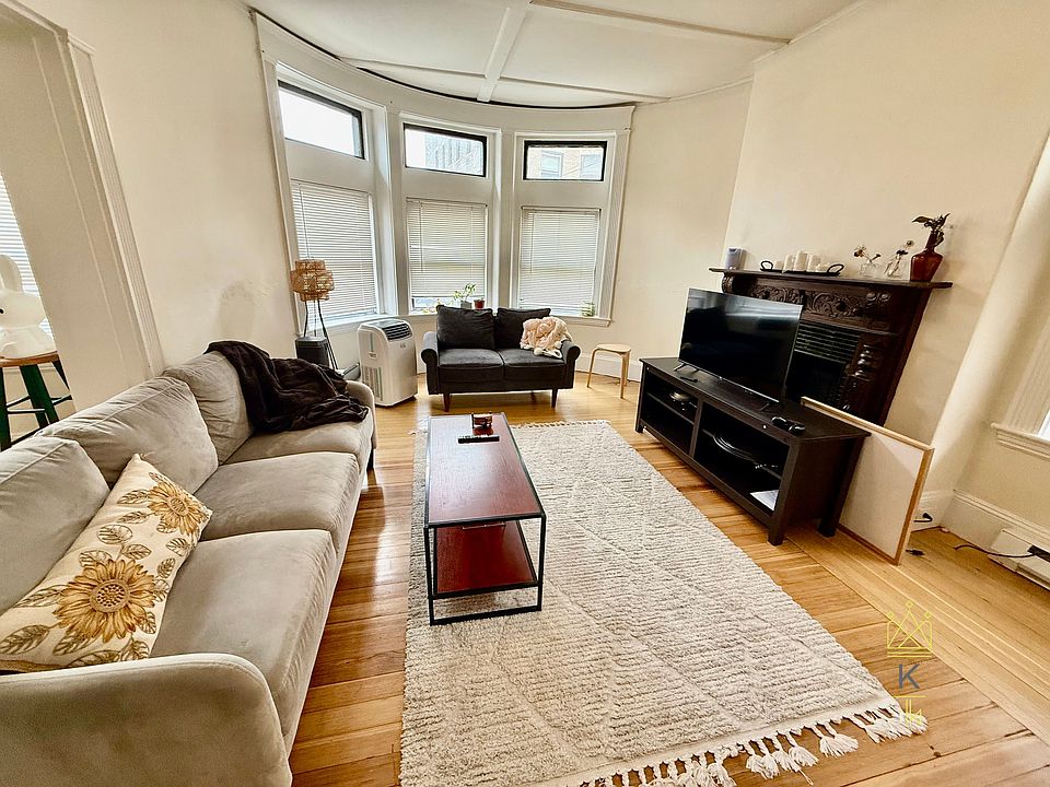 1st image of 10 Park St APT 1