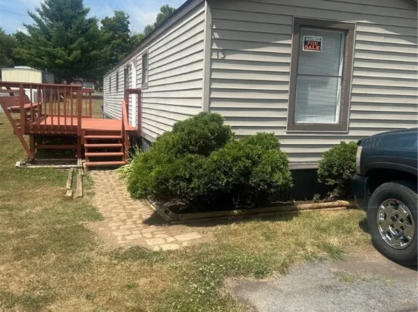 13 Middle Ln, Weedsport, NY 13166