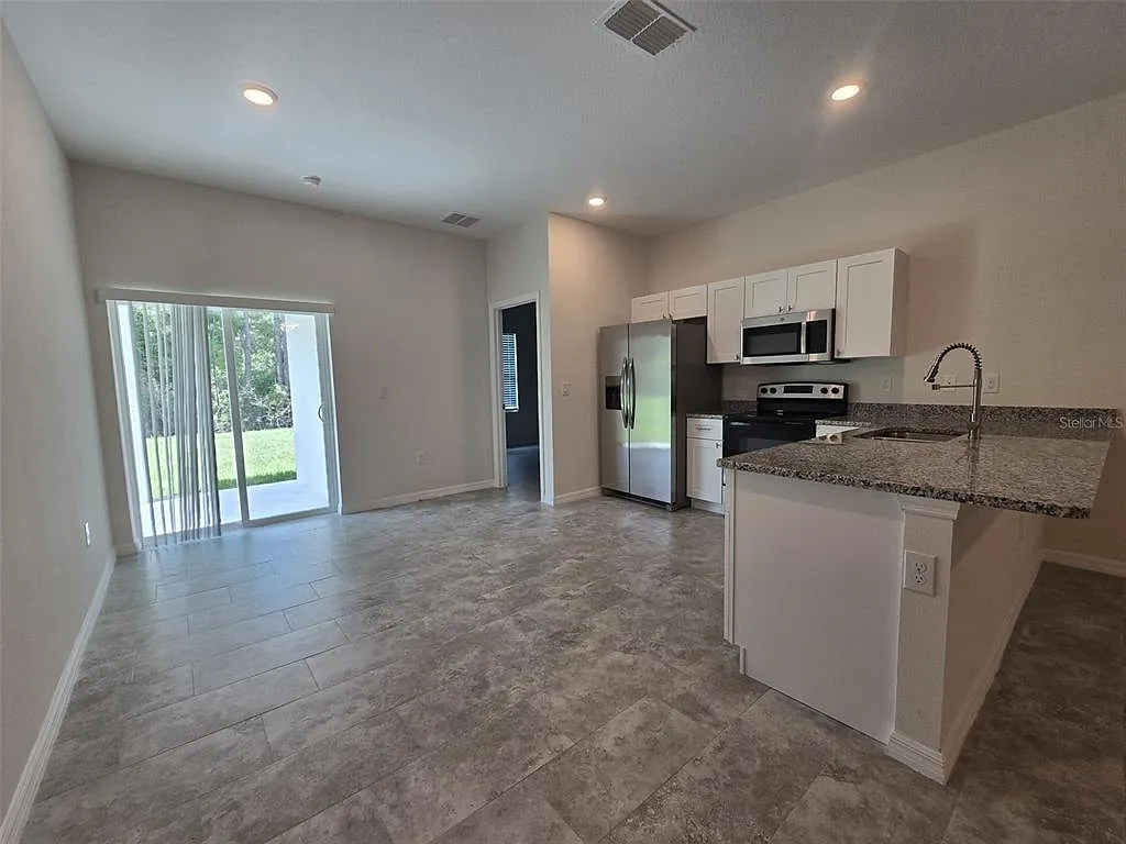 3 bed, 2.0 bath, 1333 sqft, $1,700 — Photo 3