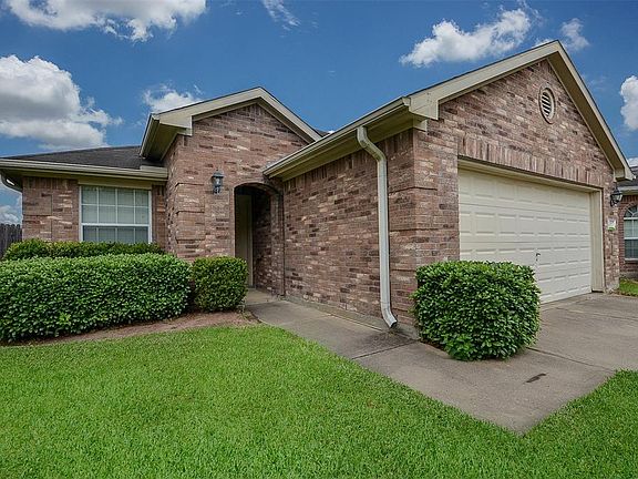 2nd image of 5027 Royal Cypress Dr