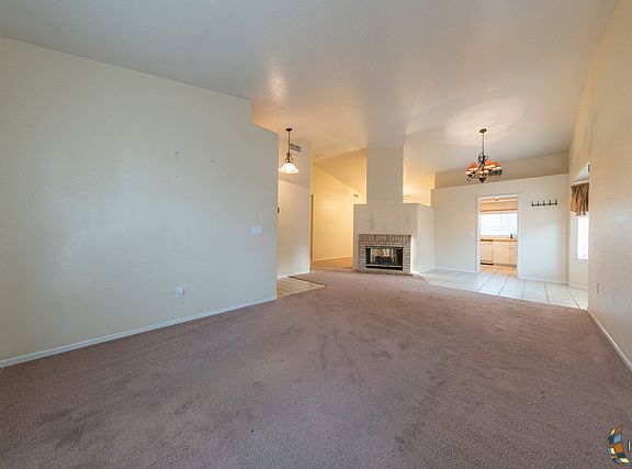 4th image of 594 Larkspur Ln