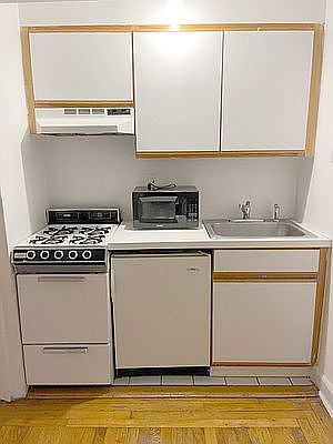 4th image of 57 W 58th St APT 4F