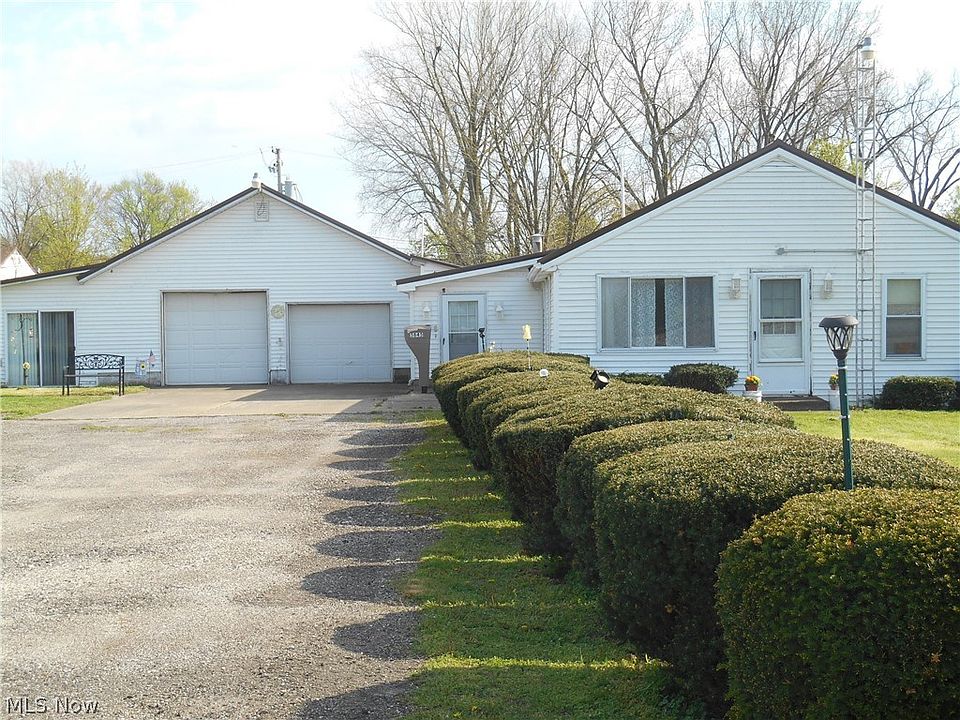 1st image of 5845 Woodman Ave