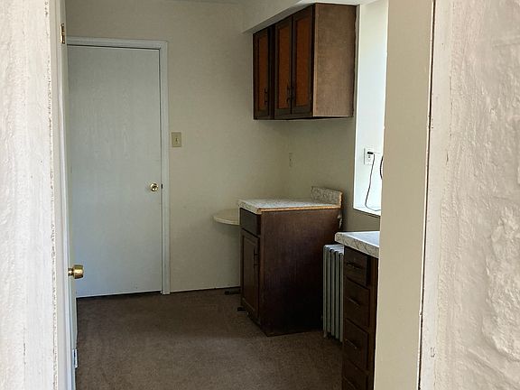 4th image of 307 W 8th St