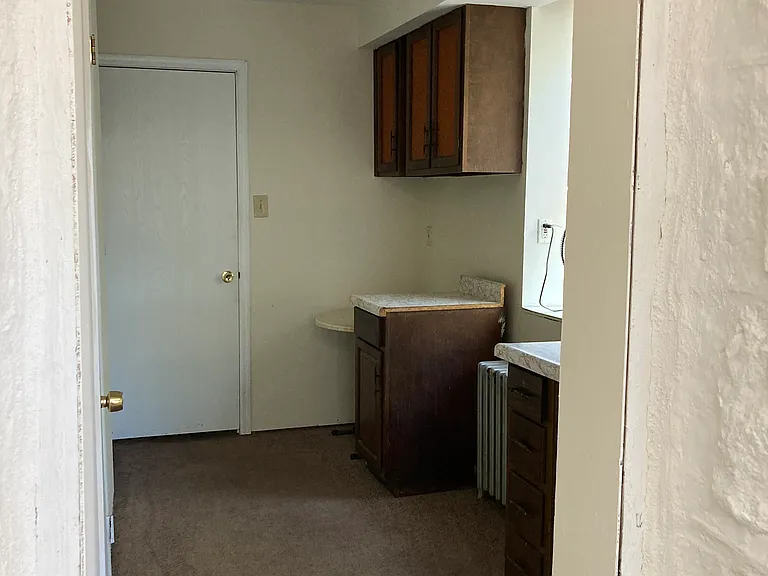 307 W 8th St — Photo 4