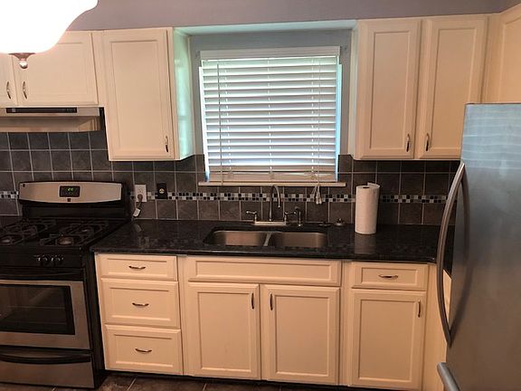 3rd image of 639 Karen Ln