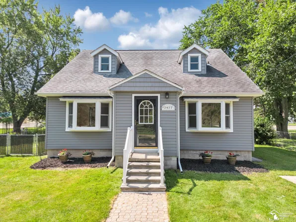 7977 Church Rd, Grosse Ile, MI 48138