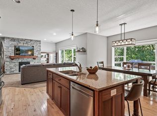 13335 Glenavon Ct, Minnetonka, MN 55345