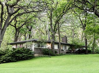 1610 Hickory Rd, Woodstock, IL 60098