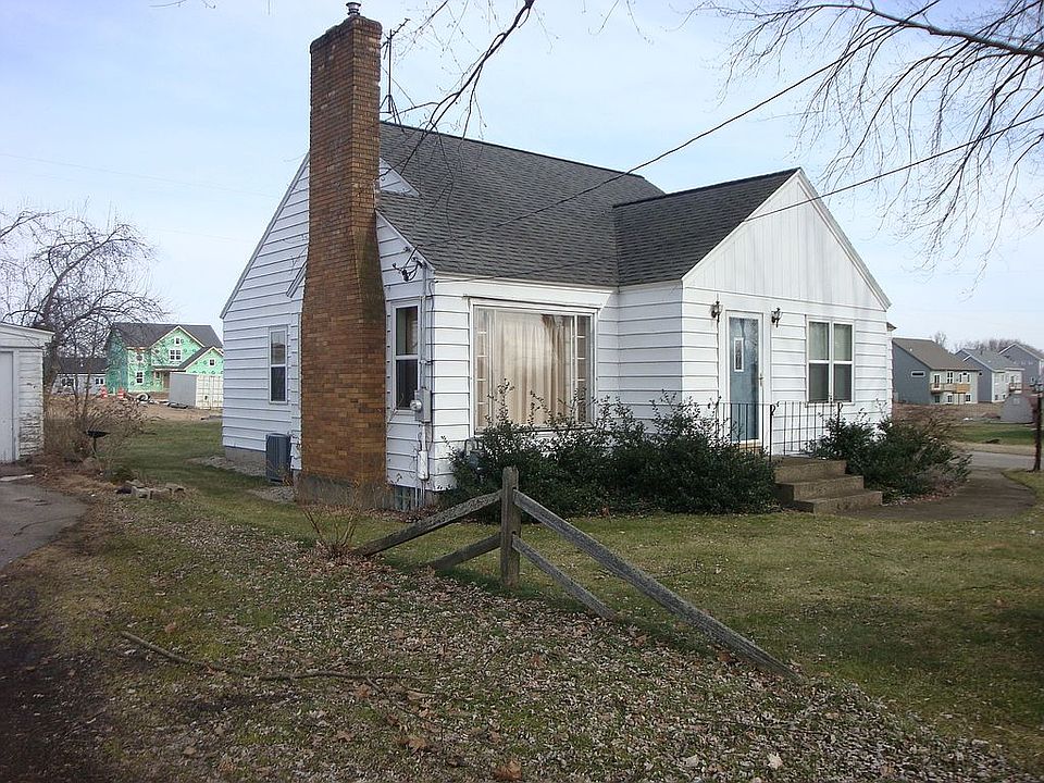 2nd image of 2137 92nd St SW