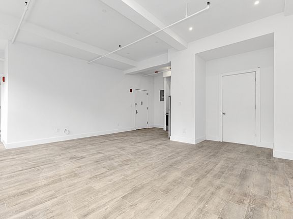 5th image of 248 W 35th St Room 1601