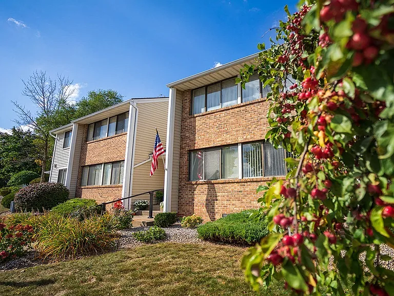 Willow Pond Apartments & Townhouses — Photo 20