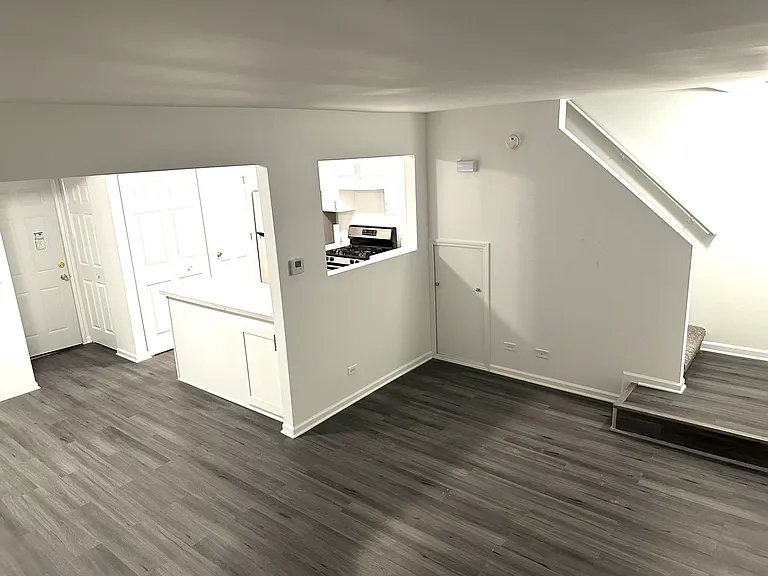 923 Four Seasons Blvd — Photo 4