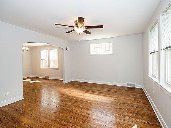 5th image of 6135 N Meade Ave #1