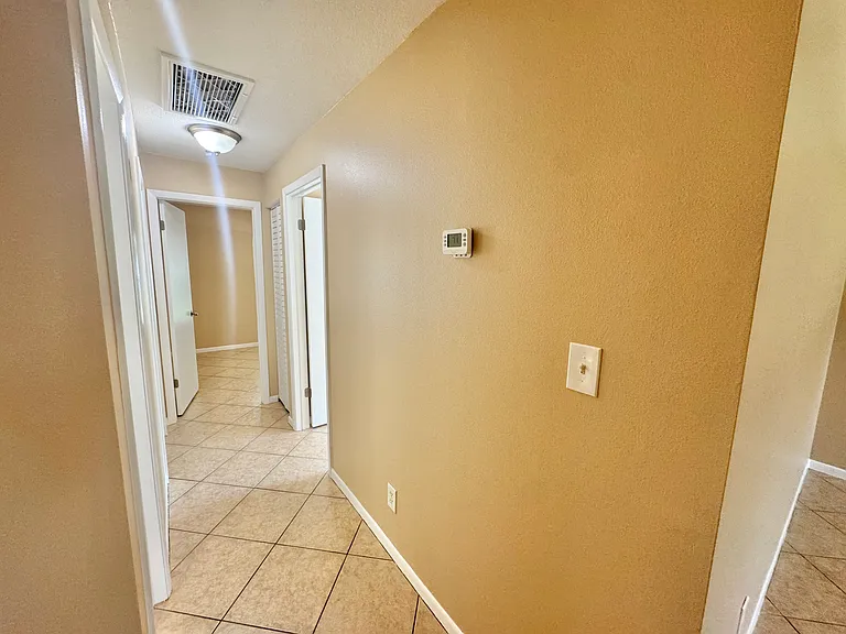5002 Seneca Ave — Photo 23