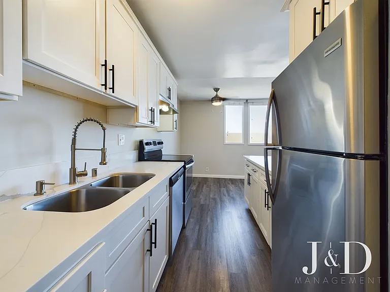 Newly Renovated Units Near the Beach with Parking — Photo 19