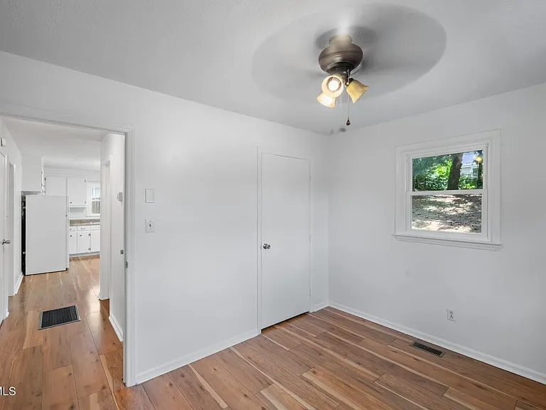 15 Holmes St — Photo 7