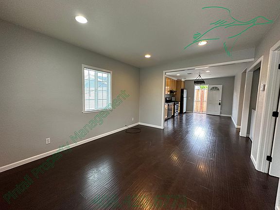 5th image of 403 Brown St