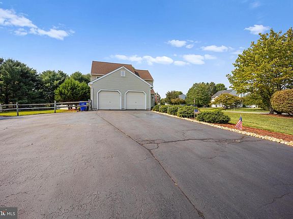 3rd image of 2 Brightham Ln