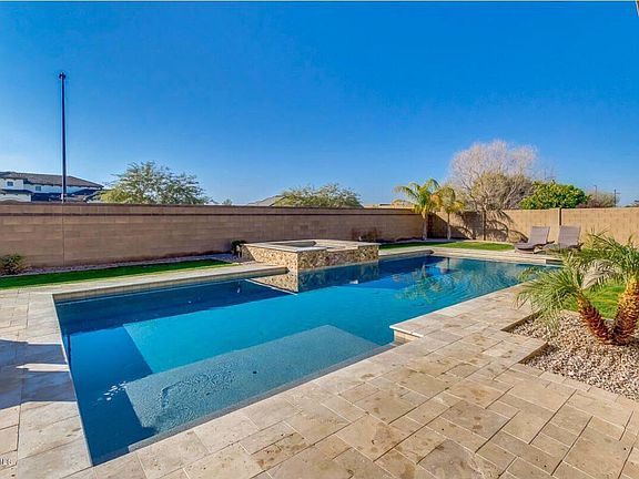 3rd image of 2865 E Bellflower Dr