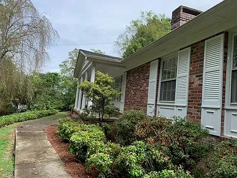 3 bed, 1995 sqft, $2,795 — Photo 2