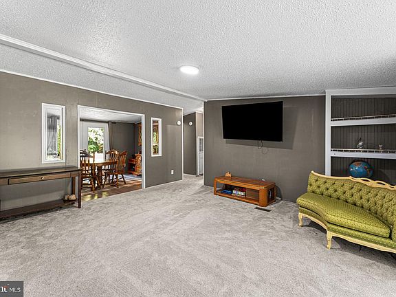 4th image of 315 Blackberry Rd