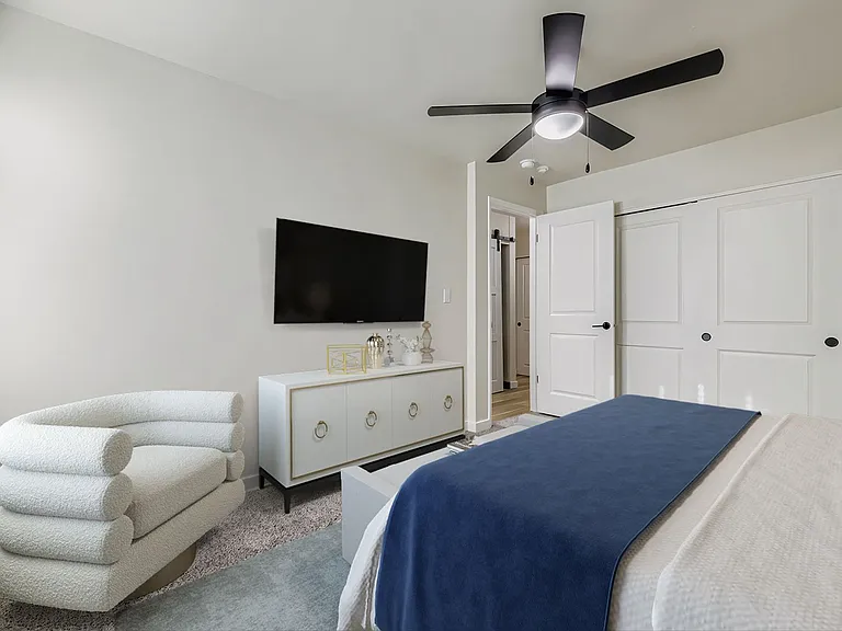 Beautifully Renovated 1 & 2 Bedroom Apartments in Lynnwood! — Photo 32