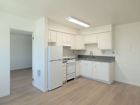 2nd image of 3901 Saviers Rd