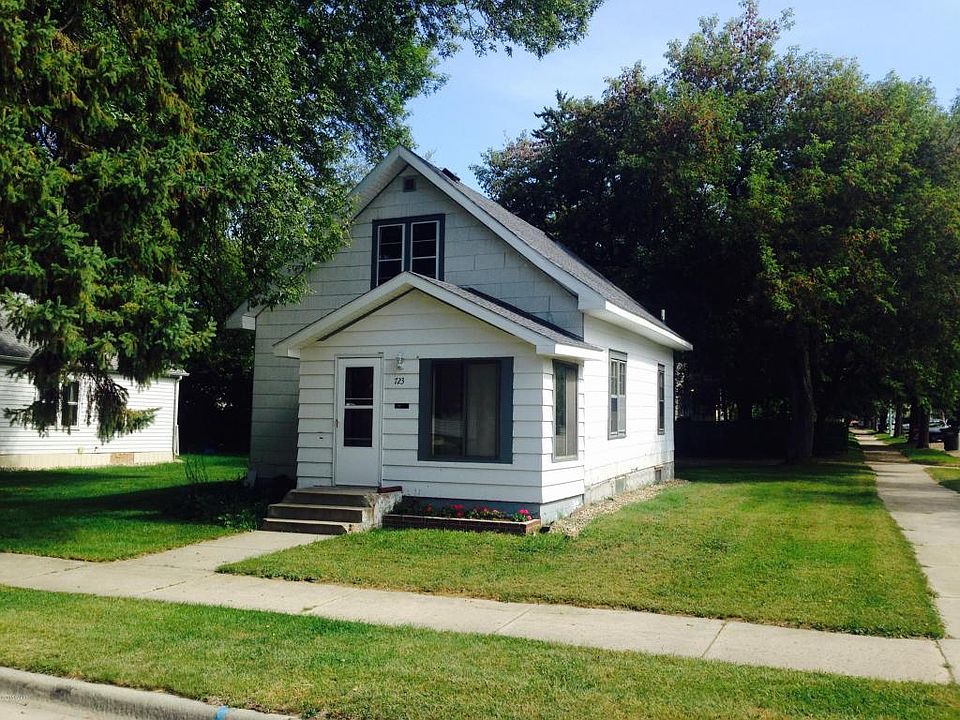 1st image of 723 Lake St