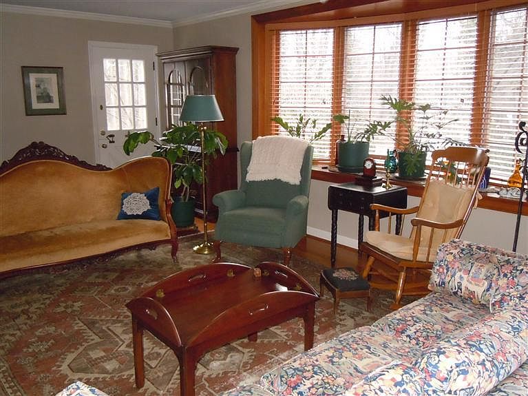 2nd image of 1501 Devereux Dr
