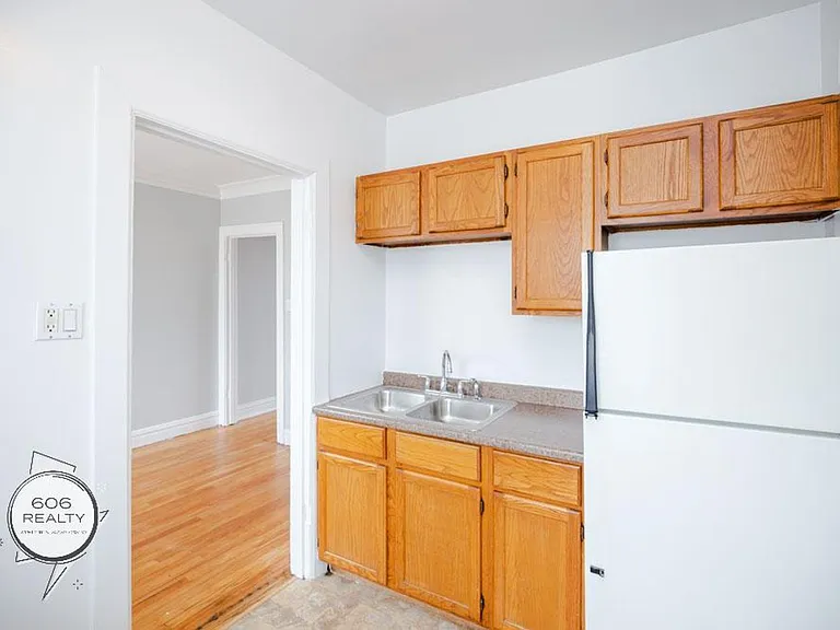 Bright and Sunny Cicero apartments! — Photo 21