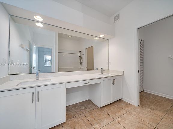 5th image of 5853 Plum Harbor Cir