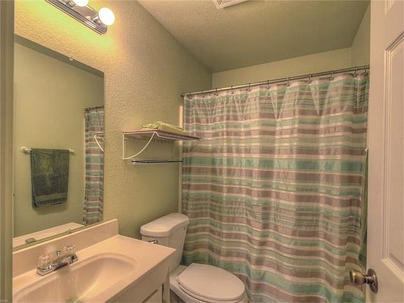 4th image of 204 W Greencastle Dr