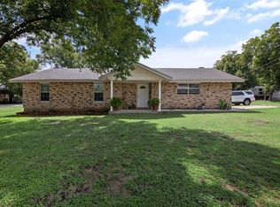 190 E Russell St, Rhome, TX 76078