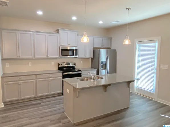 176 Buckhorn Cir, Weaver, AL 36277