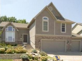 6926 Roundtree St, Shawnee, KS 66226