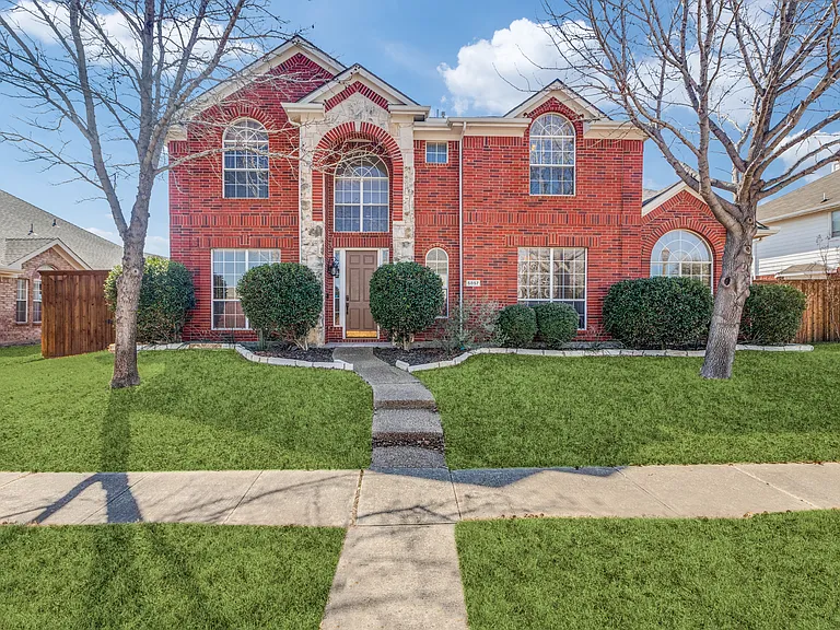 5857 Chatham Ln — Photo 1