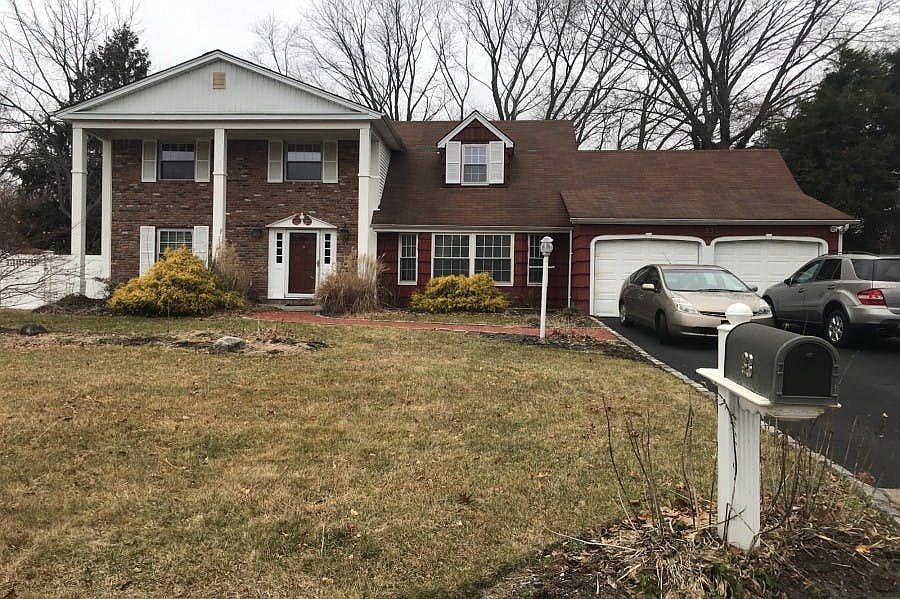 1st image of 33 Hyde Ln