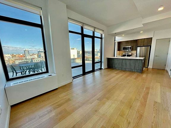 3rd image of 4107 Crescent St #A