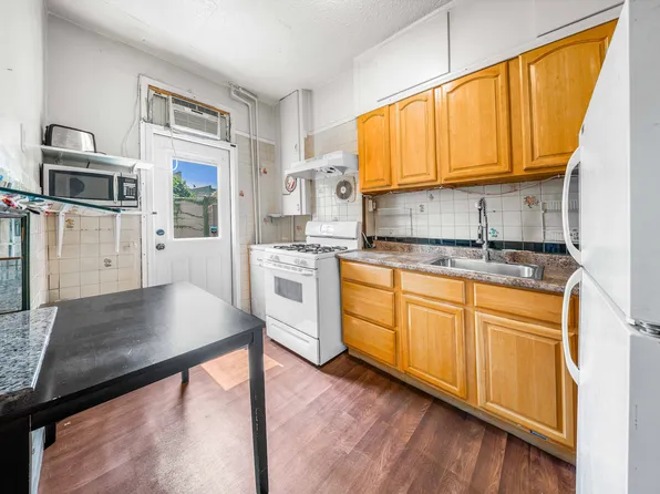 30-77 42nd Street image 8 of 27