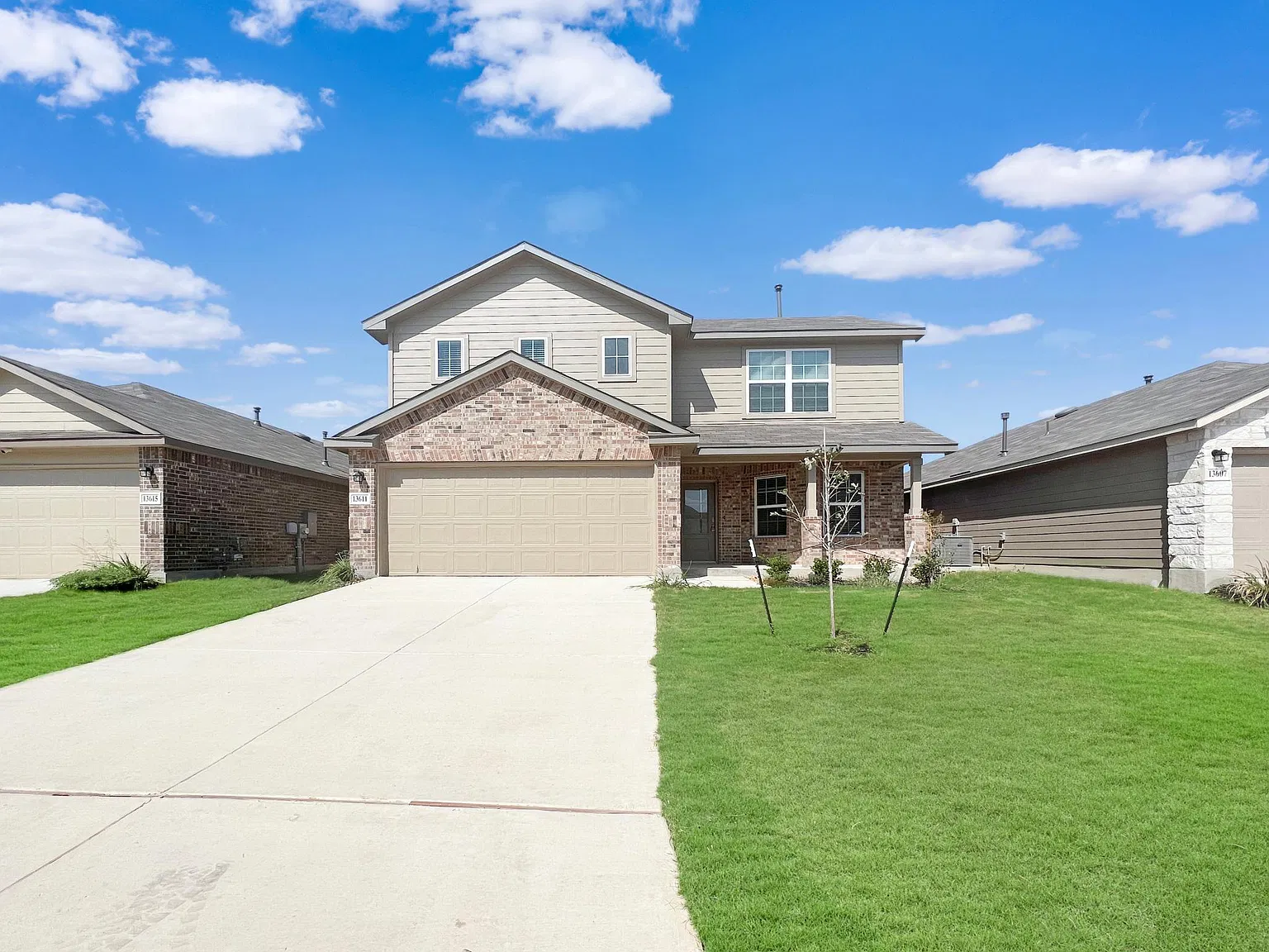 4 bed, 2.5 bath, 2323 sqft, $2,100 — Photo 2