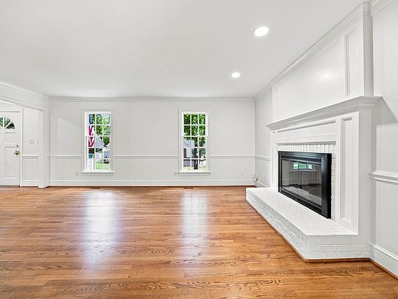 4th image of 2332 Brisbayne Cir